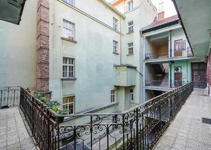 Robinia Downtown Apartment