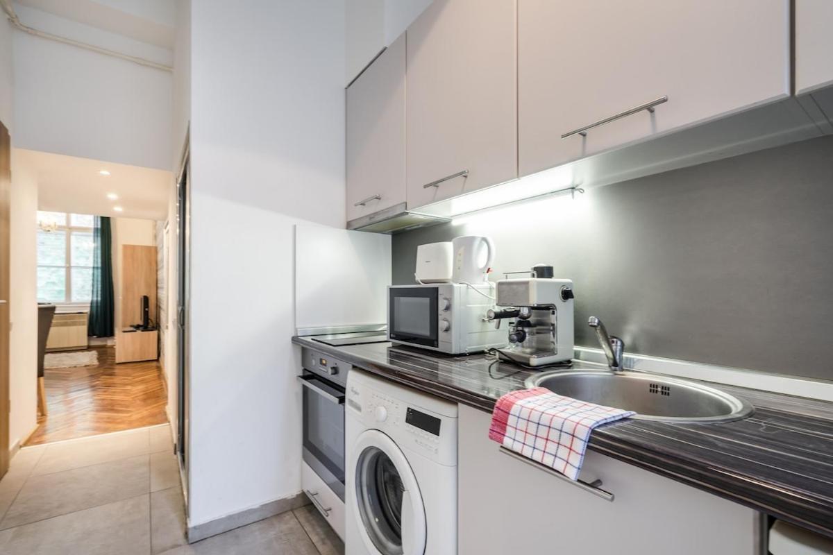 Robinia Downtown Apartment *